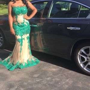 Beautiful gown only worn once!